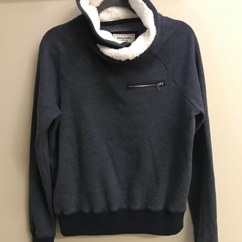 Pullover sweatshirt with Sherpa / fuzzy collar.